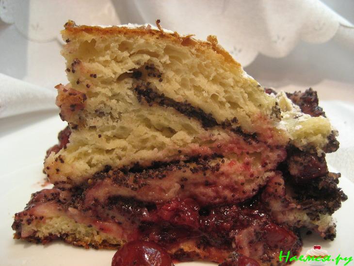 Кулич с маком и вишней Кулич с маком и вишней