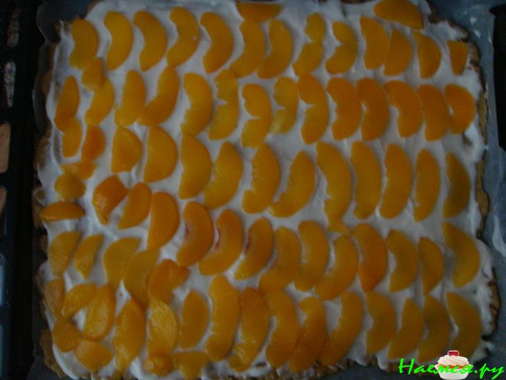 Твороженные пирожные с персиком