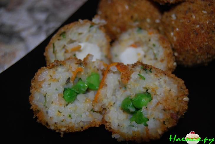 Рисовые шарики с начинкой