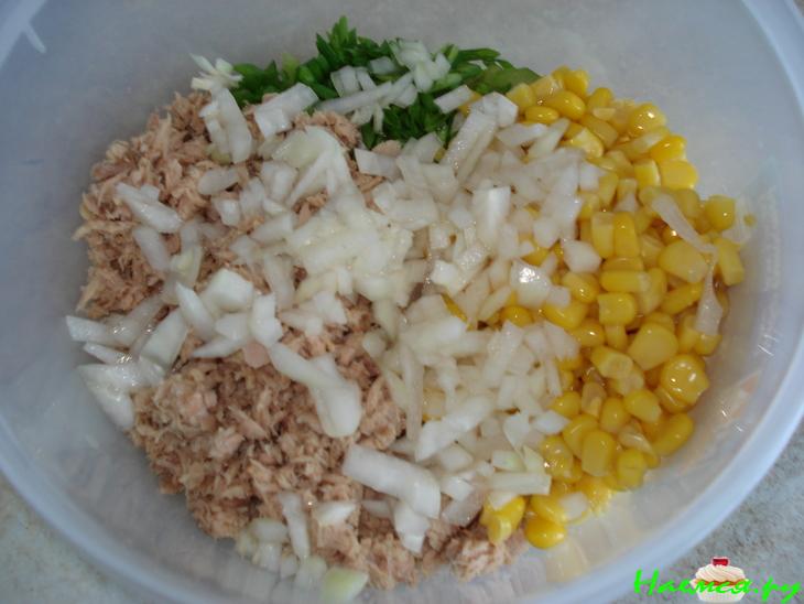 Салат из сельдерея с тунцом