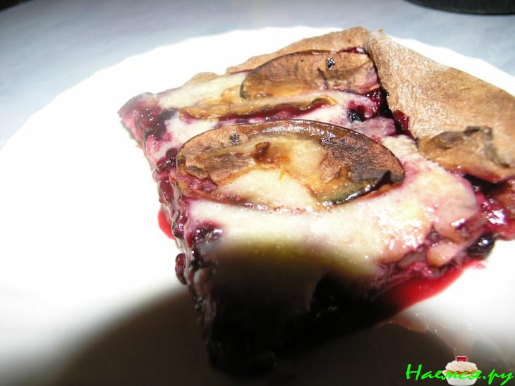 Пирог брусничный с яблоками и бананом