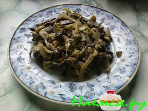 Салат из сердца с перловкой