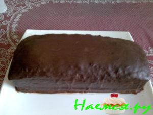Кекс шоколадный с фруктовой начинкой в шоколадной глазури