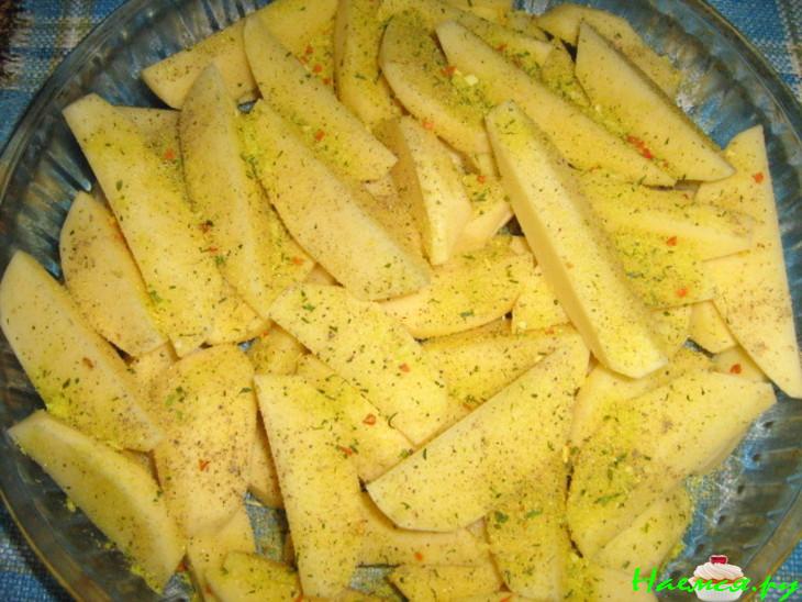 Картошка деревенская с сосисками Картошка деревенская с сосисками