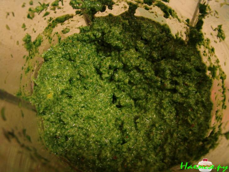 Спагетти с зеленым соусом