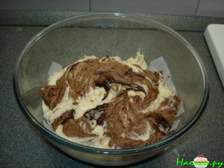 Шоколадный кекс с орехами