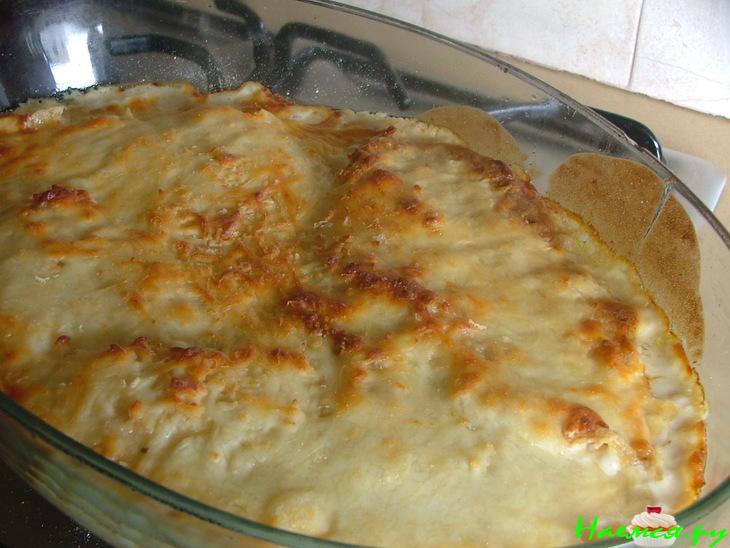 Рыба запеченная в соусе и с песто из кориандра