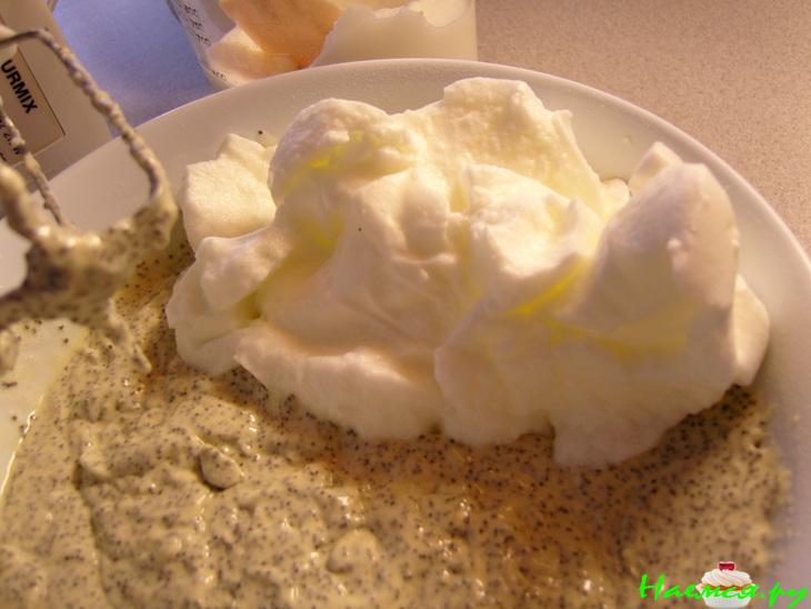 Маковый пирог с кремом