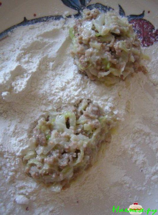 Мясные котлеты с капустой