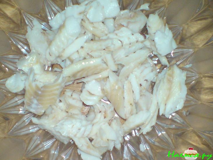 Салат из отварной рыбы и баклажанов