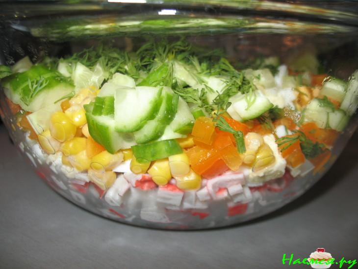 Салат "Мозаика" с крабовыми палочками и кукурузкой