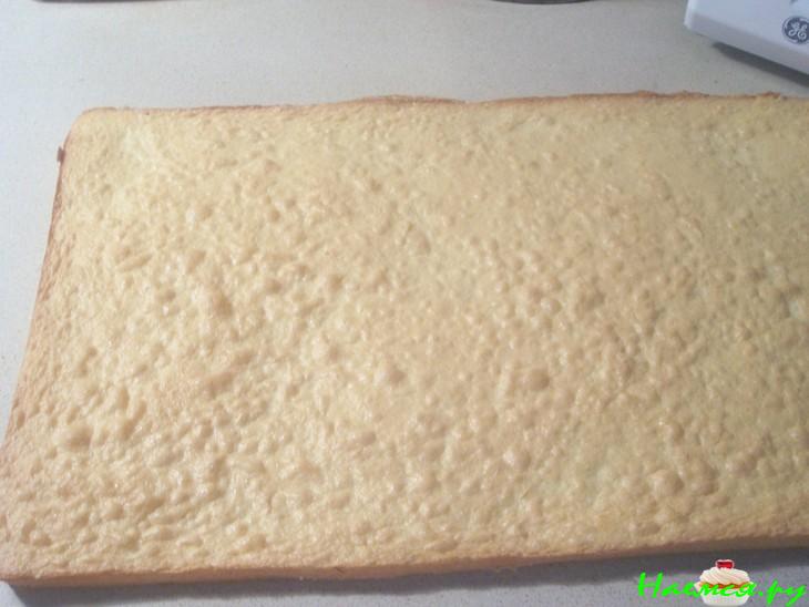 Шоколадный рулет с фруктовым кремом