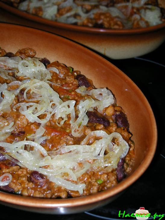 Мясная запеканка с фасолью под сырным соусом Мясная запеканка с фасолью под сырным соусом