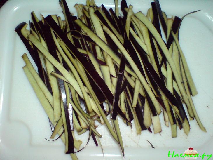 Салат из отварной рыбы и баклажанов