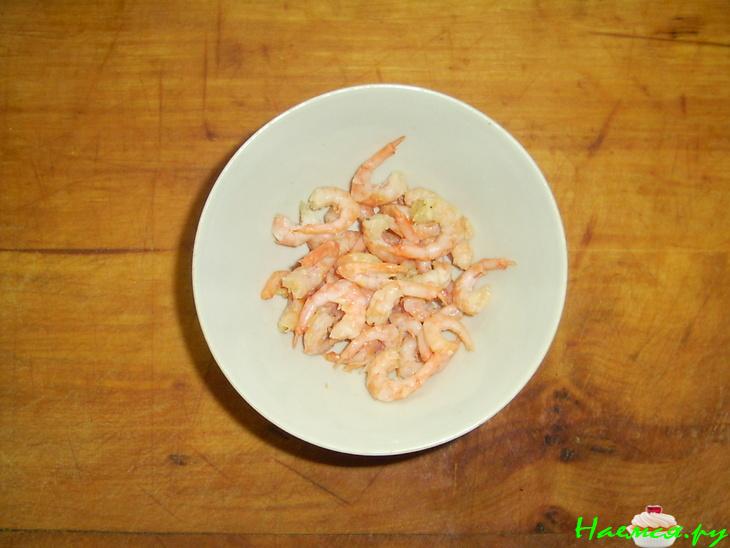 Салат с креветками, яйцами и огурцом