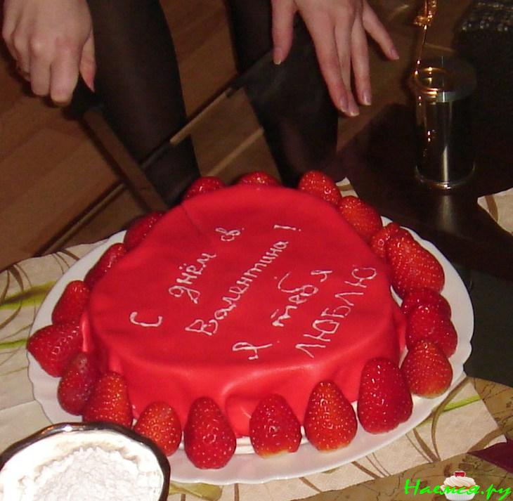 Торт "Сердце", украшенный мастикой