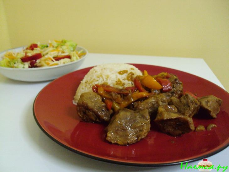 Свинина с разноцветным перцем