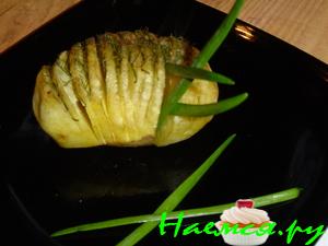 Картошка-гармошка с укропом