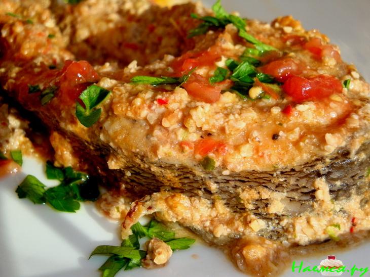 Жареная форель с ореховым соусом. Пикантно