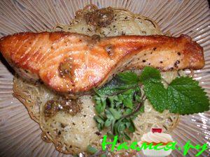 Лосось на хрустящей подушке