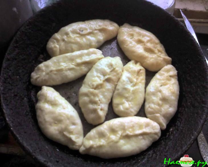 Печеные пирожки с двумя начинками