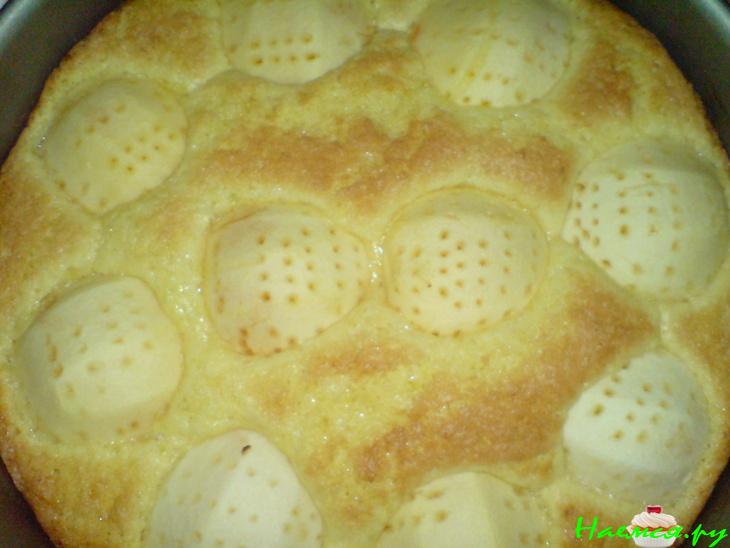 Яблочный пирог под медово-сметанно-яичной заливкой