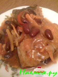 Толстолобик с фасолью под томатным соусом Толстолобик с фасолью под томатным соусом