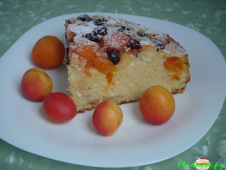 Творожно-абрикосовый пирог с черешней Творожно-абрикосовый пирог с черешней