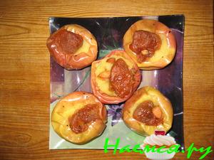 Яблоки печеные с вареньем