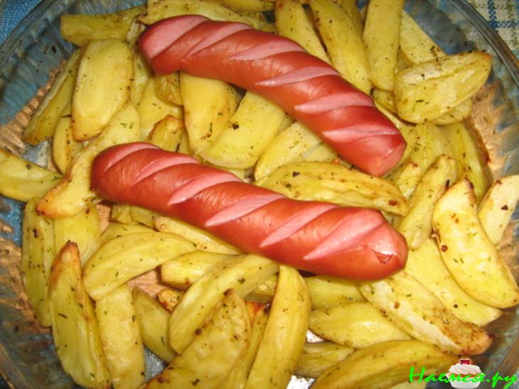 Картошка деревенская с сосисками Картошка деревенская с сосисками