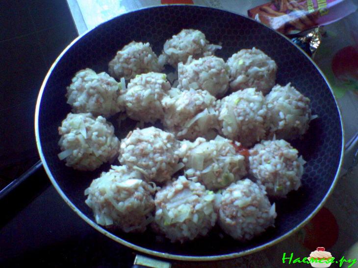 Ёжики в томатном соусе