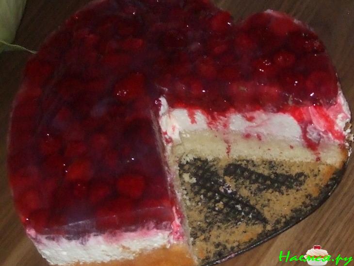 Малиновый бисквитный торт