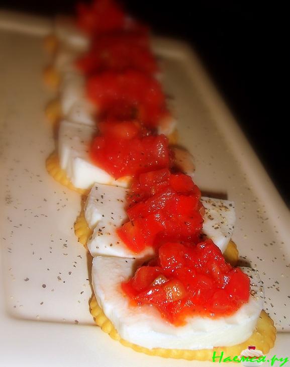 Закуска с моцареллой и брускеттой