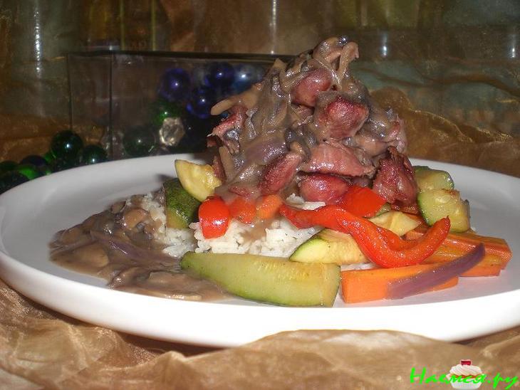 Куриные желудочки с гарниром