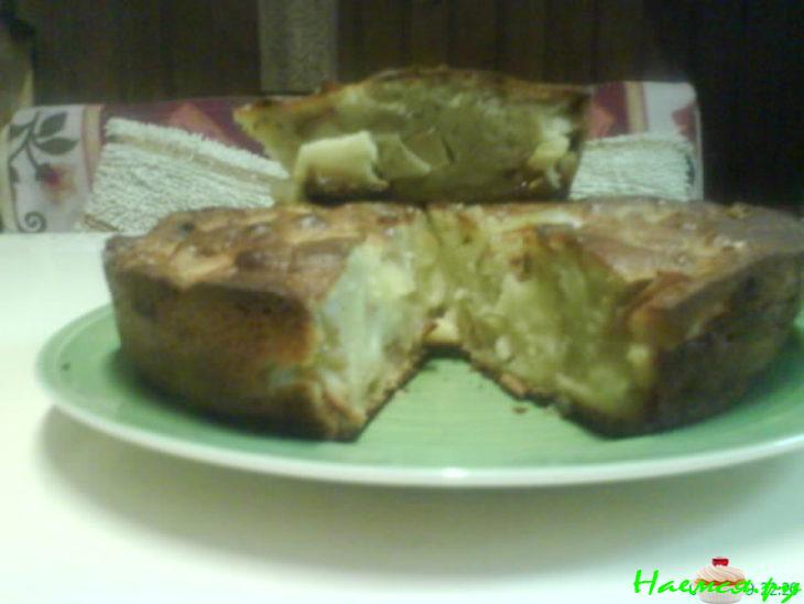 Шарлотка на сметане с яблоками и корицей