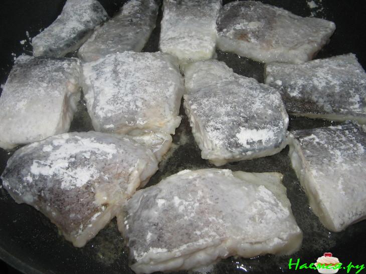 Рыба в горчичном соусе с маслинами