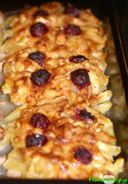Свинина с ананасом и вишней