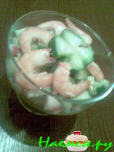 Салат с креветками и крабами
