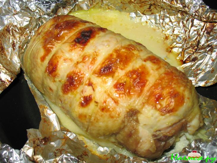 Рулет из куриной грудки с фисташками