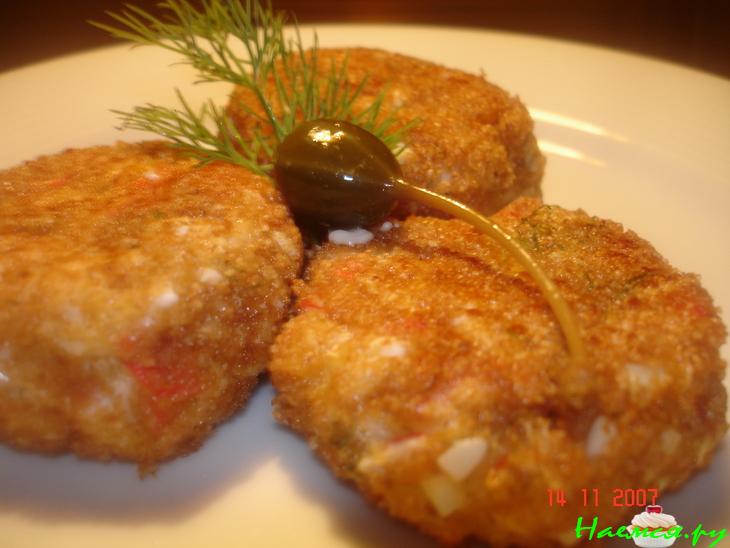 Крабовые котлетки с тертым сыром и чесноком