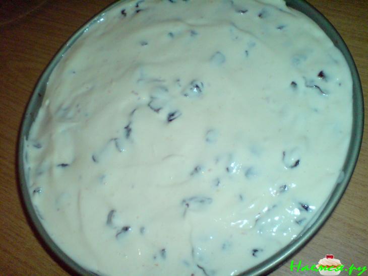 Торт со сметанным суфле и черносливом