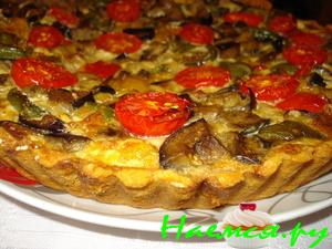 Баклажанный тарт с перцем и моцареллой