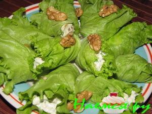 Рулетики из салата с сыром и орехами