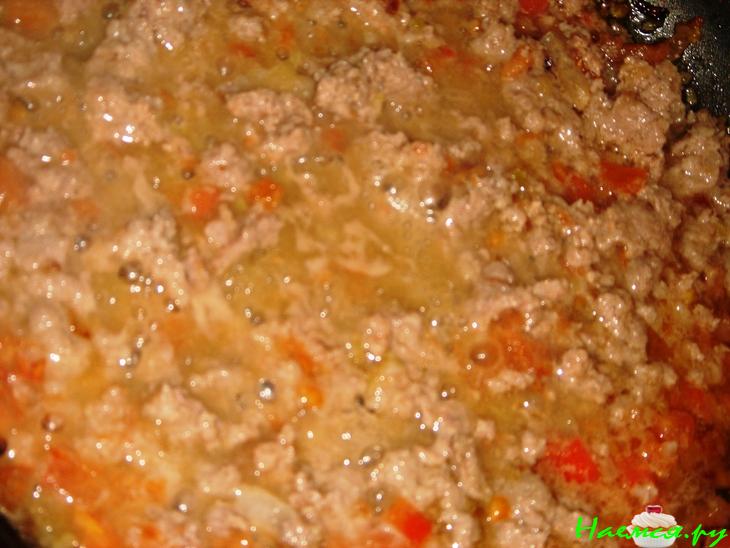 Пенне с мясным соусом и яйцом "Пашот"