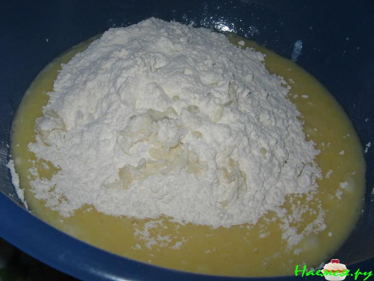 Пирог со сгущенкой