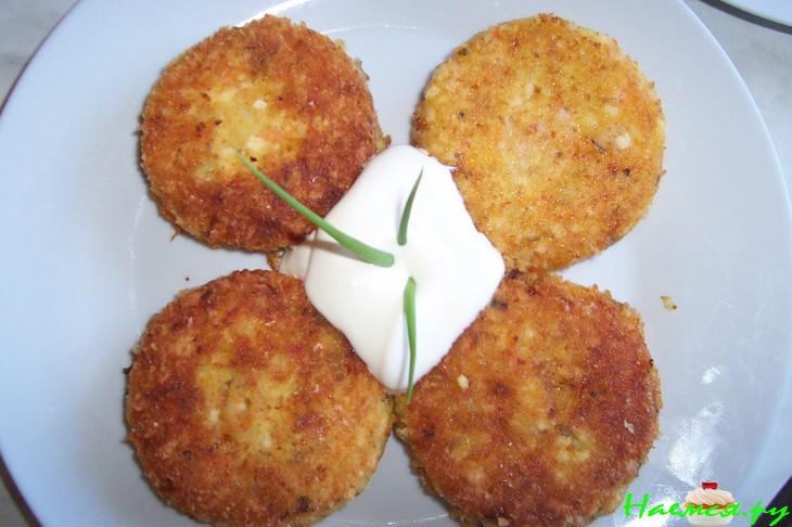 Крабовые котлеты с морковью и картофелем 