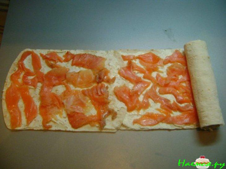 Рулет с лососем