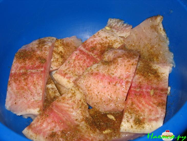 Телапия в шубке с йогуртово-горчичным соусом