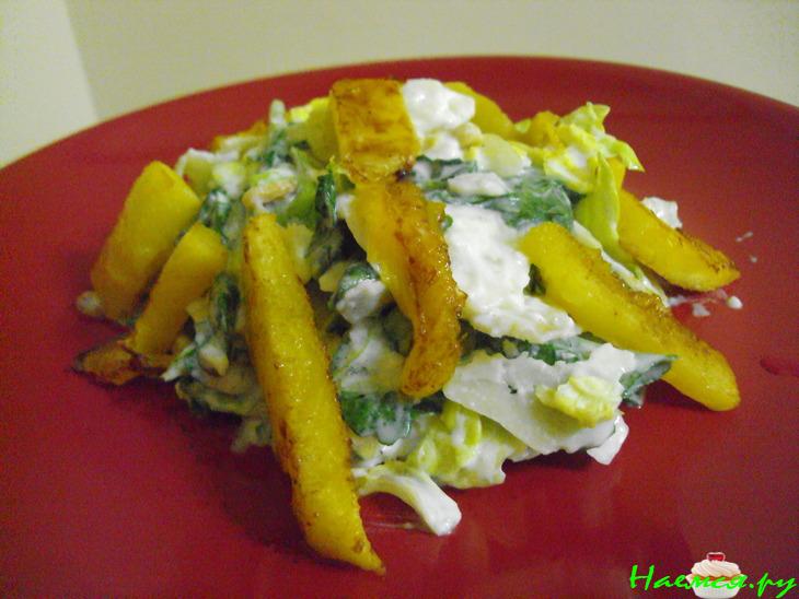 Салат с рукколой, манго и кедровыми орешками