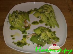 Салат из авокадо с кресс-песто